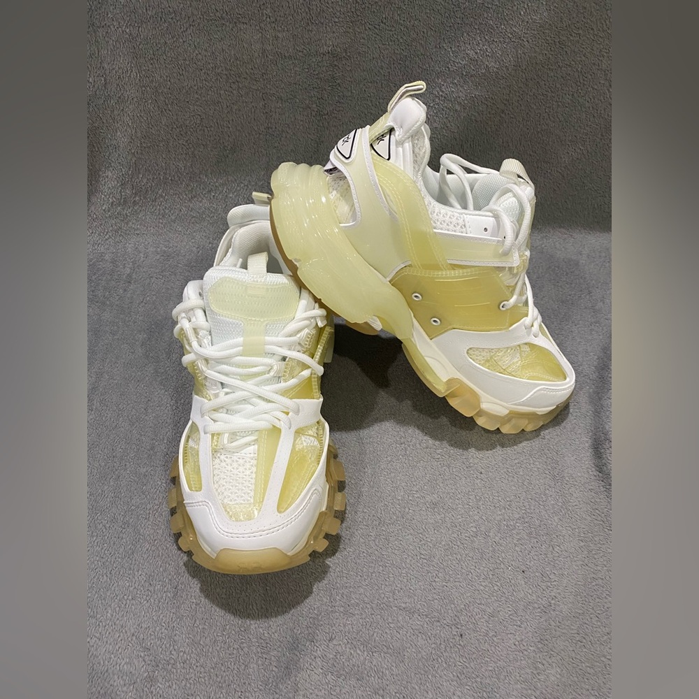 Balenciaga  track clear sole
White sneakers size 39